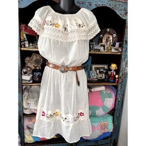 VINTAGE EMBROIDERED RUFFLED GAUZE PEASANT DRESS W/ LACE & RIBBON TRIM